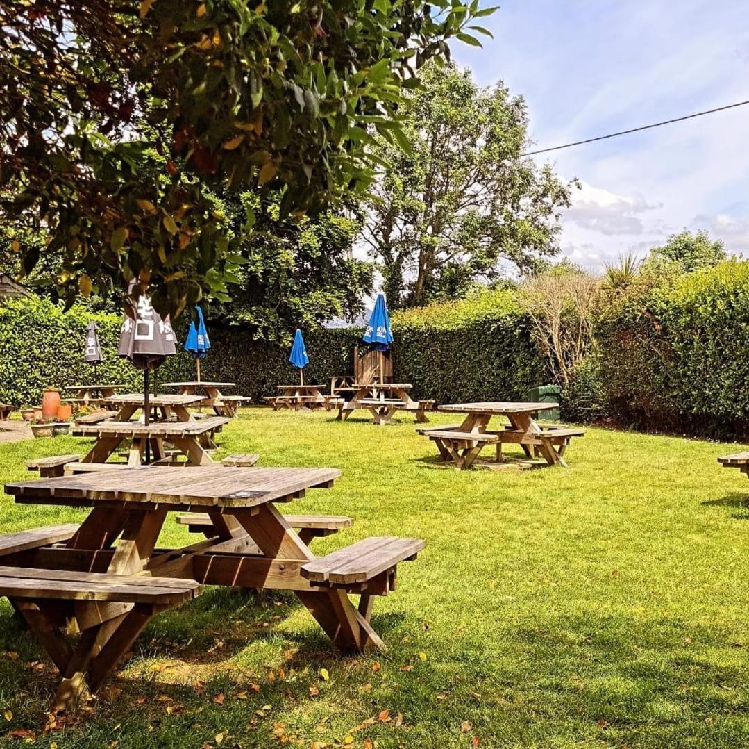The Mortimer Arms (Adults Only) รอมซีย์ ภายนอก รูปภาพ