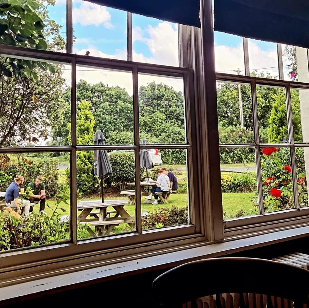 The Mortimer Arms (Adults Only) รอมซีย์ ภายนอก รูปภาพ