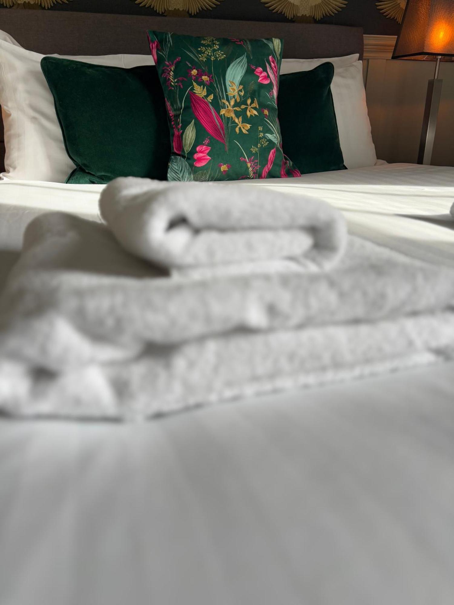 The Mortimer Arms (Adults Only) รอมซีย์ ภายนอก รูปภาพ