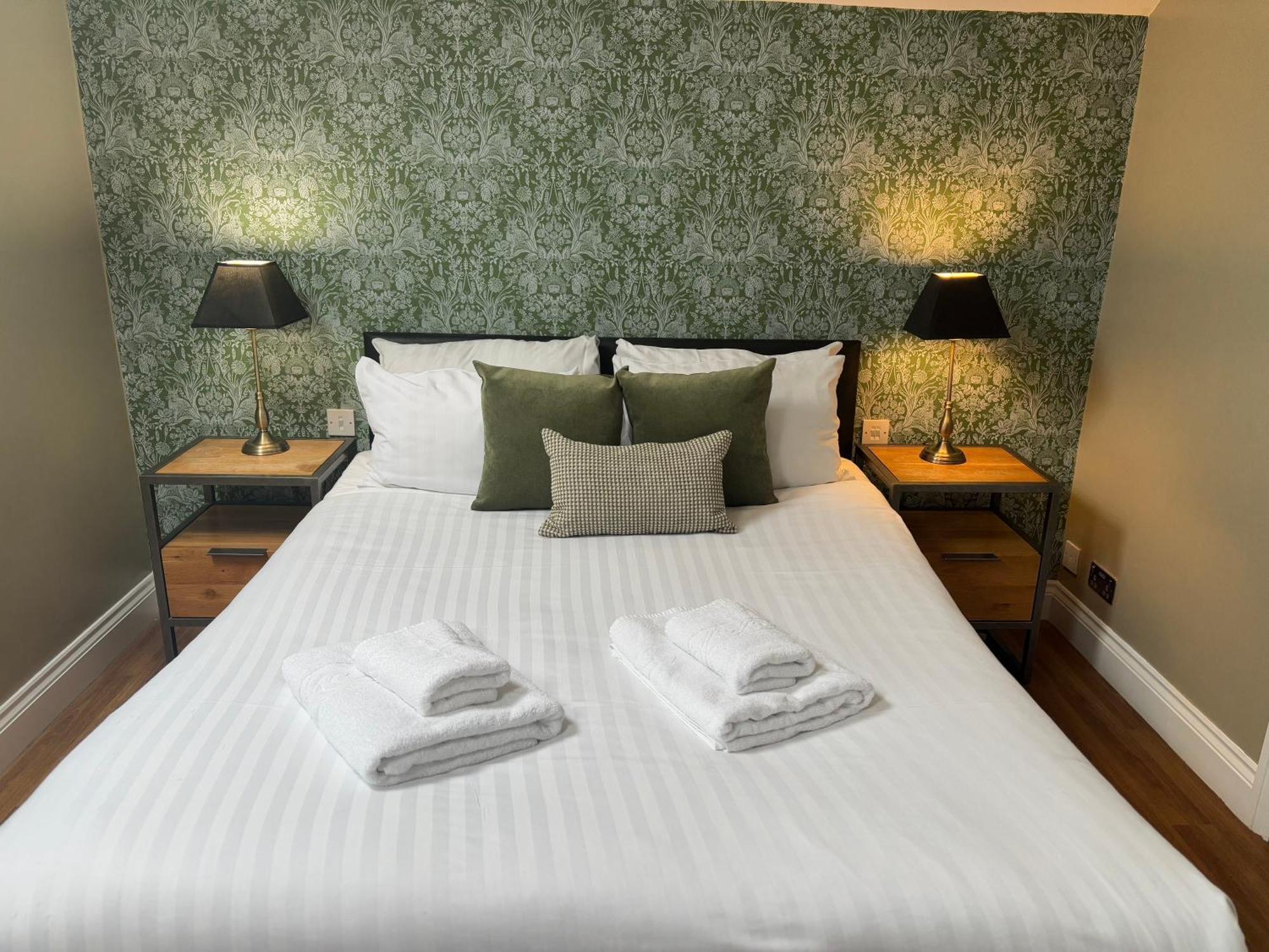 The Mortimer Arms (Adults Only) รอมซีย์ ภายนอก รูปภาพ