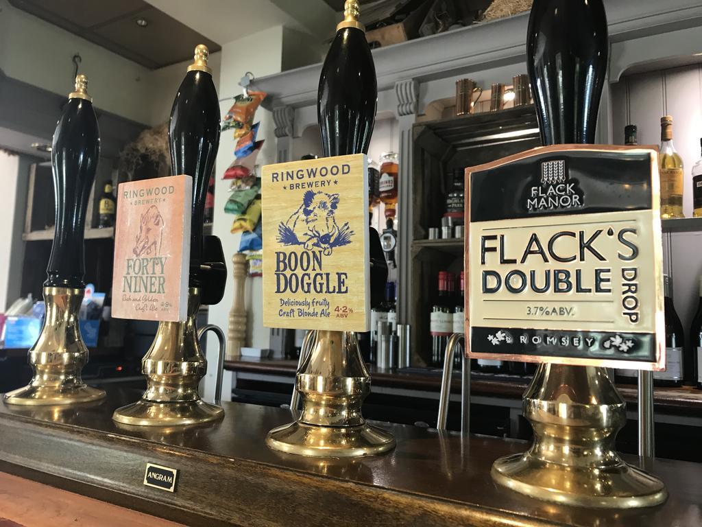 The Mortimer Arms (Adults Only) รอมซีย์ ภายนอก รูปภาพ