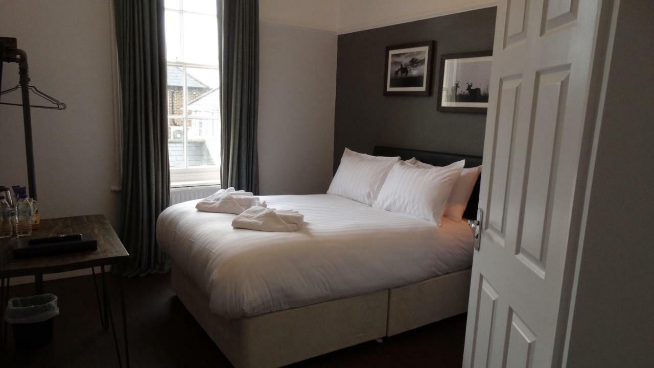 The Mortimer Arms (Adults Only) รอมซีย์ ภายนอก รูปภาพ
